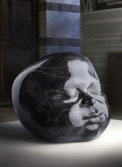 Migrant petit granit - a Sculpture & Installation Artowrk by Brice Romaric Esso